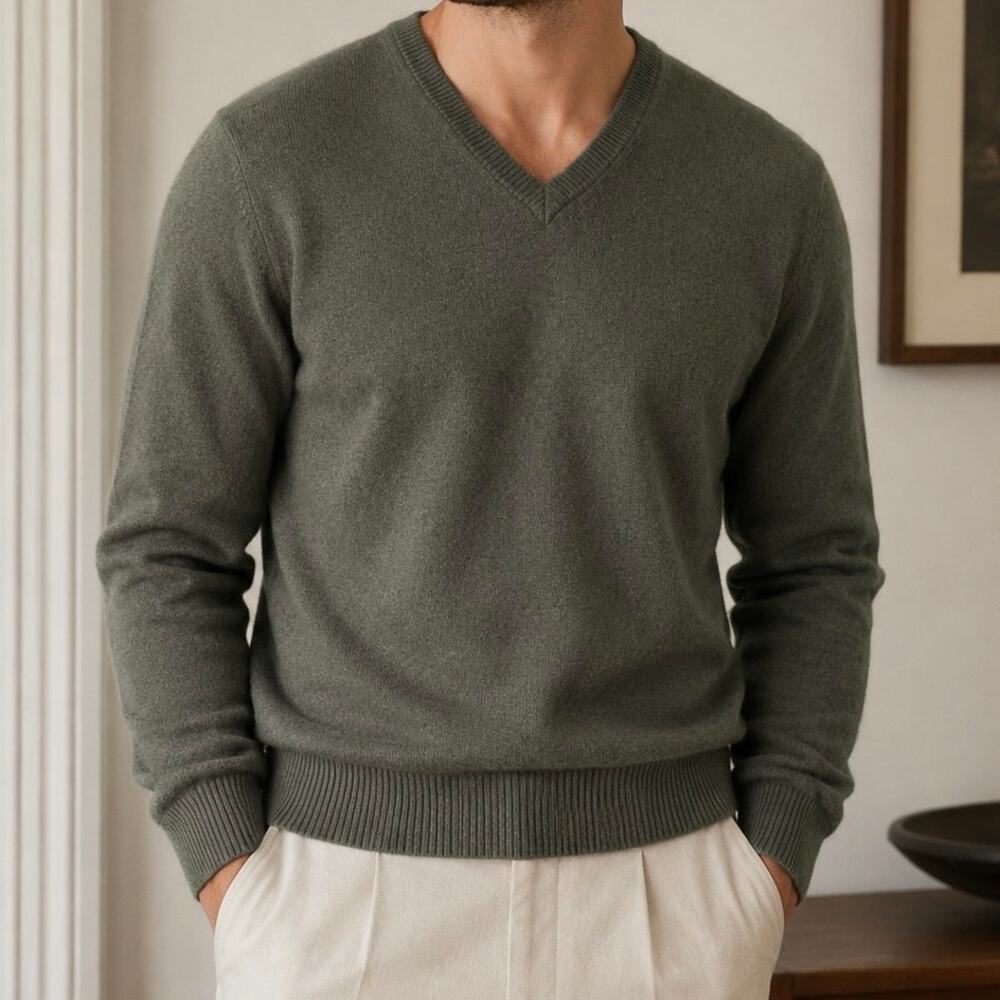 Embassy Row Two Ply Cashmere | Vintage Cashmere/Wool Blend V-Neck Sweater- L
